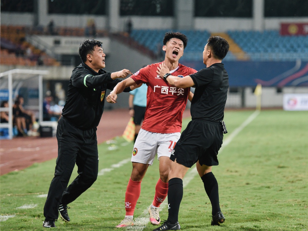 据赛事官方通报，在某场比赛中，广西平果队